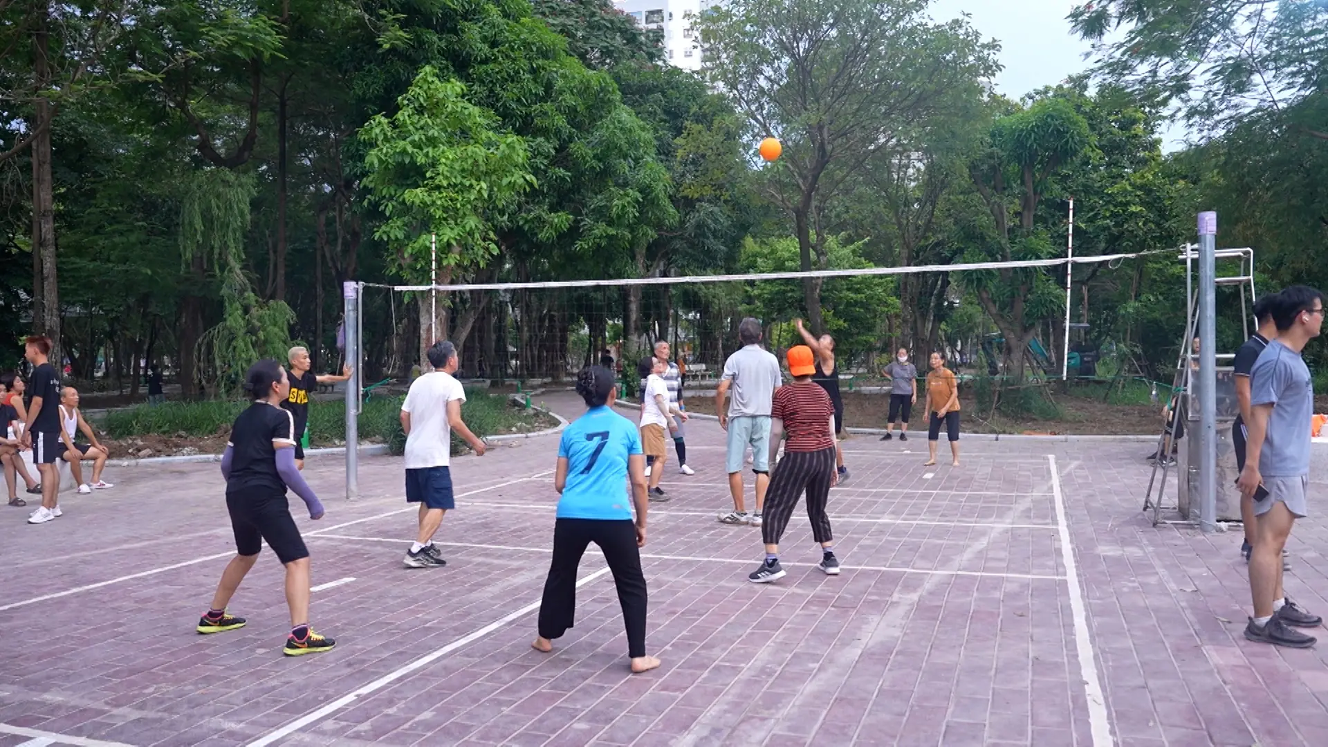 Chiều muộn trong công viên Cầu Giấy | Nhịp sống Hà Nội | 08/08/2025